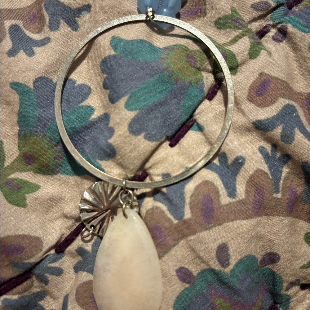 Elegant Silver and Cream Pendant Necklace